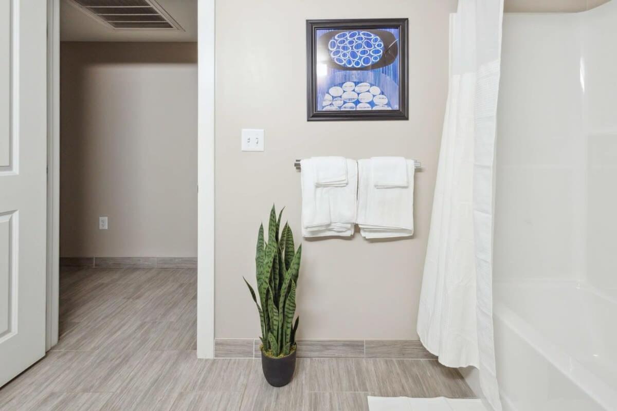 2br Downtown Luxury Getaway Apartment *
