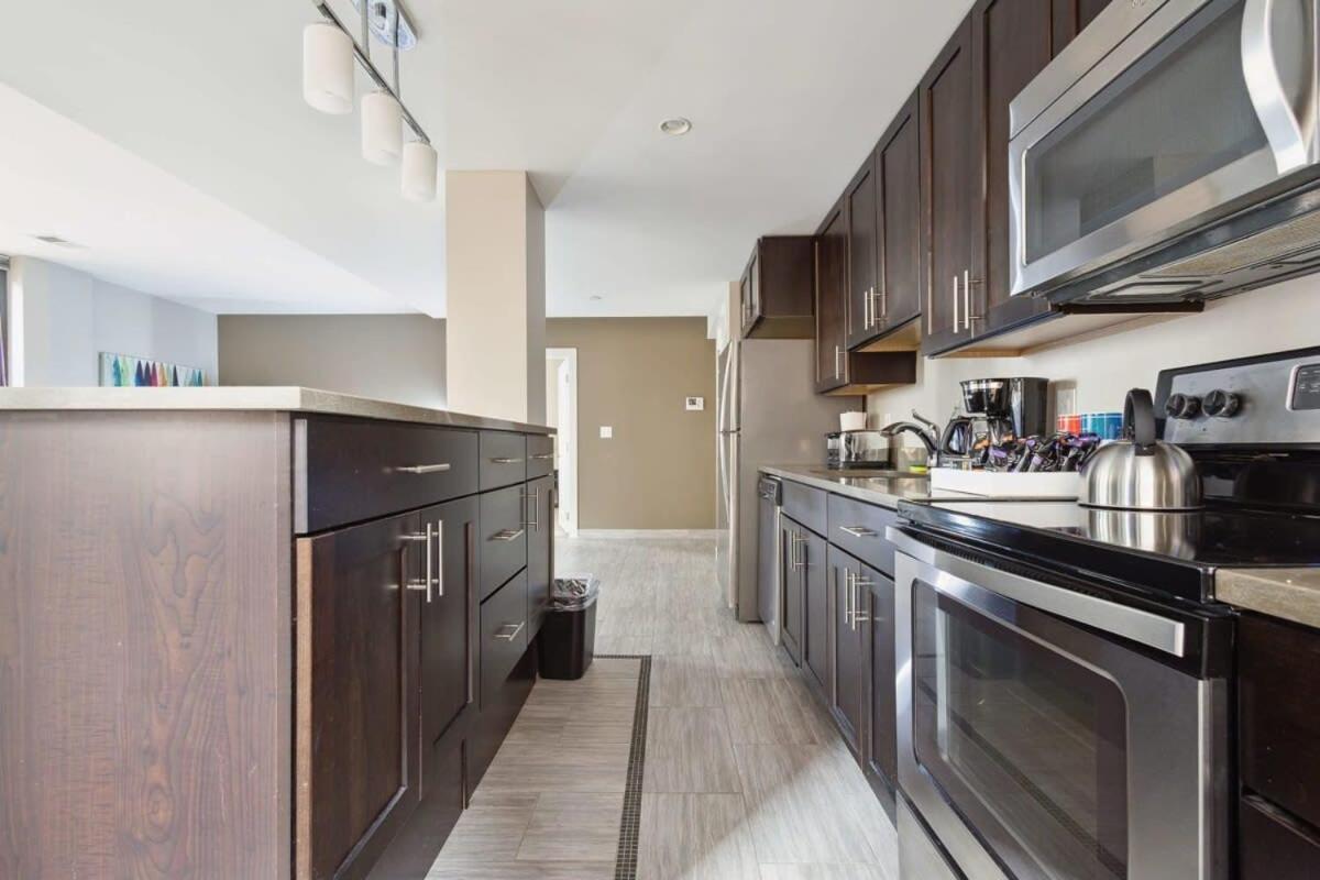 2br Downtown Luxury Getaway Apartment