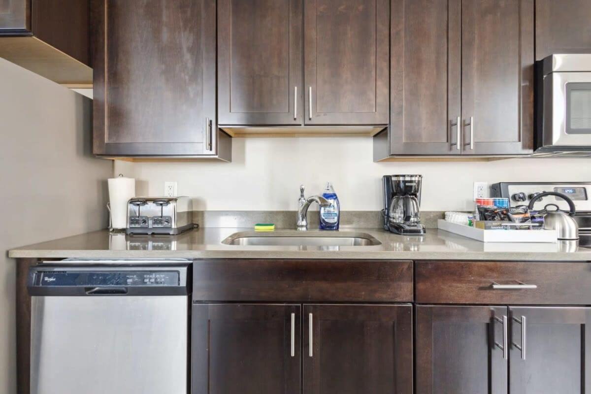2br Downtown Luxury Getaway Apartment